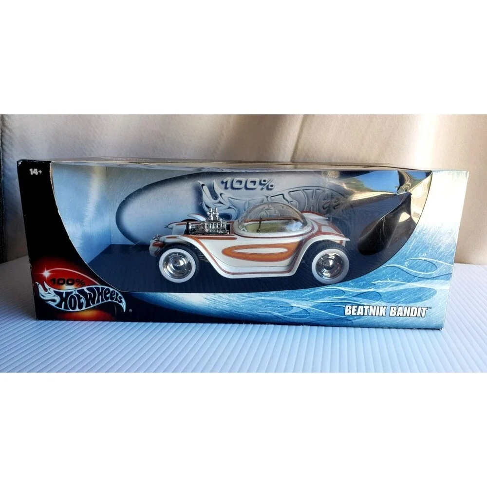 Vintage 2002 Hot Wheels 100% BEATNIK BANDIT White 1/18 WHITE LINE REAL RIDERS!